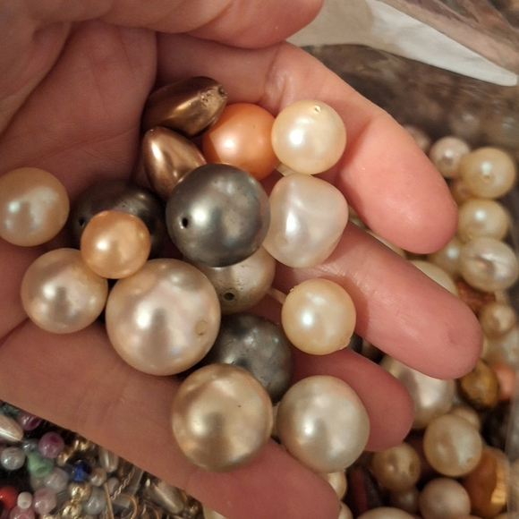 BEAD Lovers Wanted!  3.5  lbs of Vintage to Now MOSTLY BEADS - Make Jewelry! - Picture 5 of 5